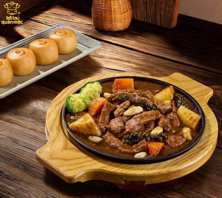BÒ CHÁY TIÊU XANH + BÁNH BAO