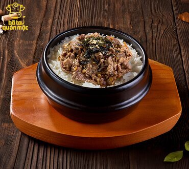 Cơm trộn xốt bò nấm 