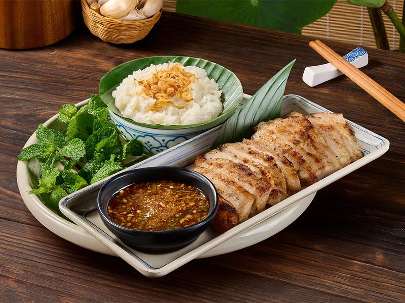 Má heo nướng mộc vị + Xôi nếp – Bò Tơ Quán Mộc