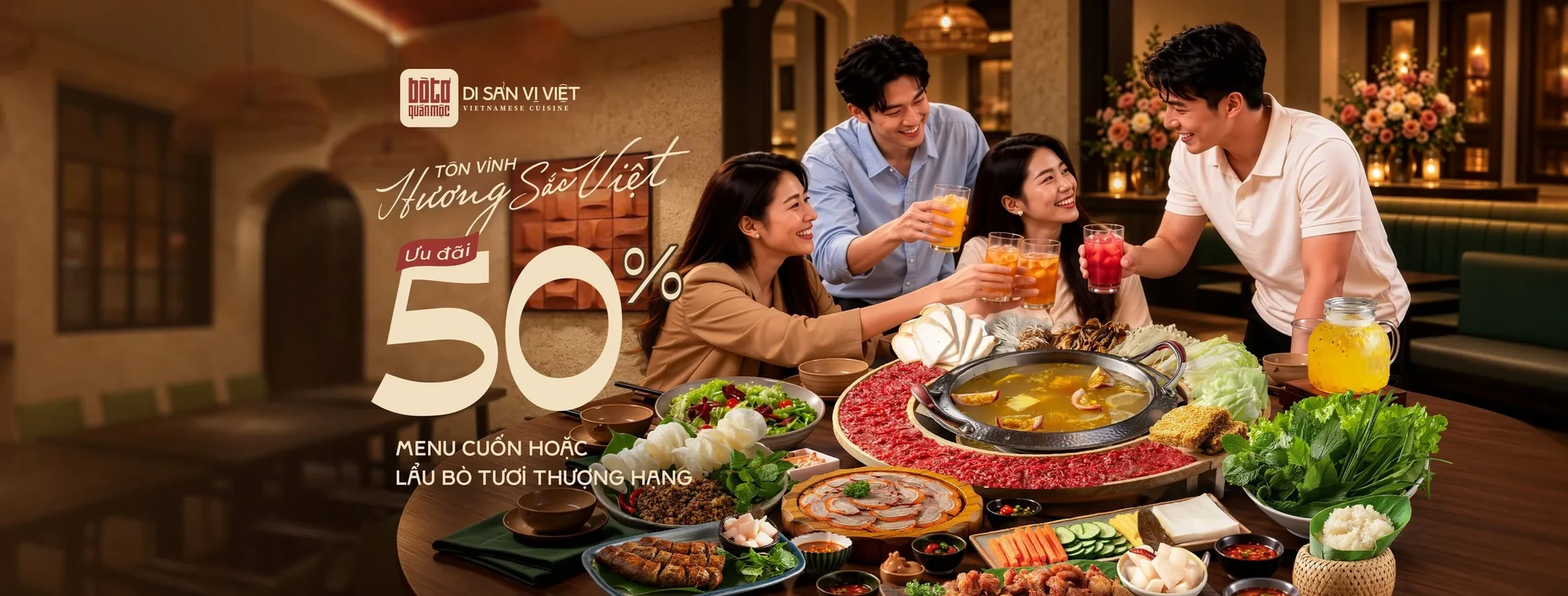 Nhóm bạn quây quần bên nồi lẩu bò tơ trong không gian Bò Tơ Quán Mộc