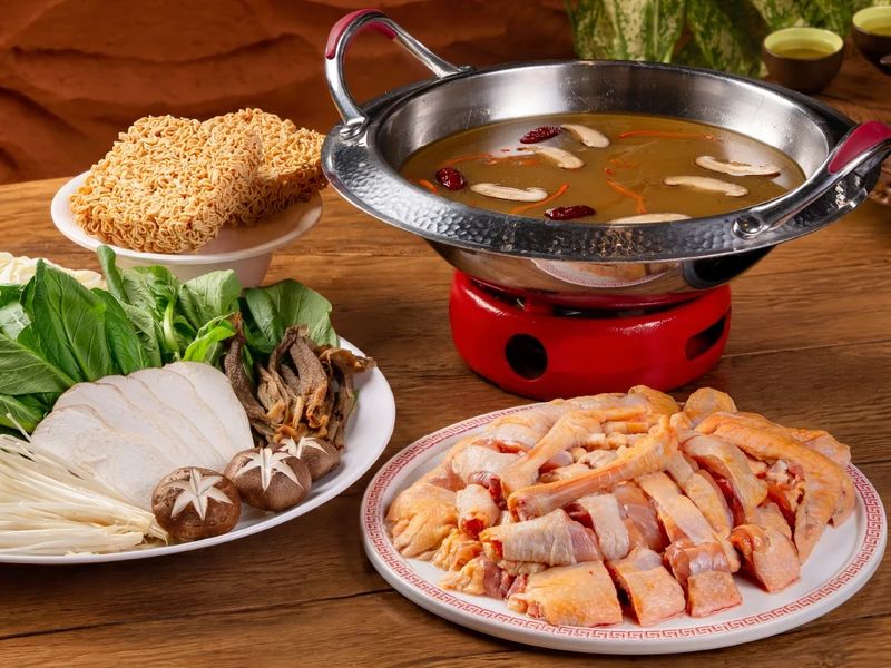 Set Lẩu gà nấm rừng 1 con – Bò Tơ Quán Mộc