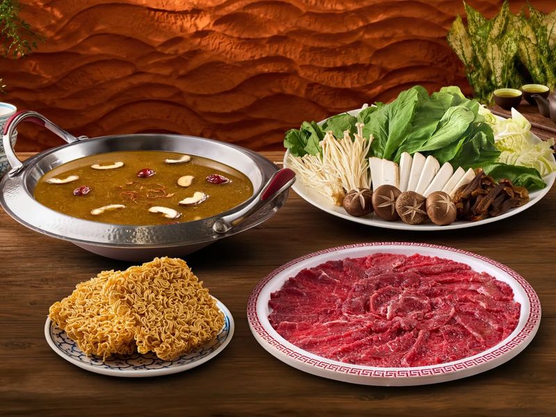 Lẩu Bò Nấm Rừng (Set) – Bò Tơ Quán Mộc
