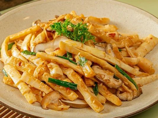 Măng trúc Yên Tử xào nấm – Bò Tơ Quán Mộc